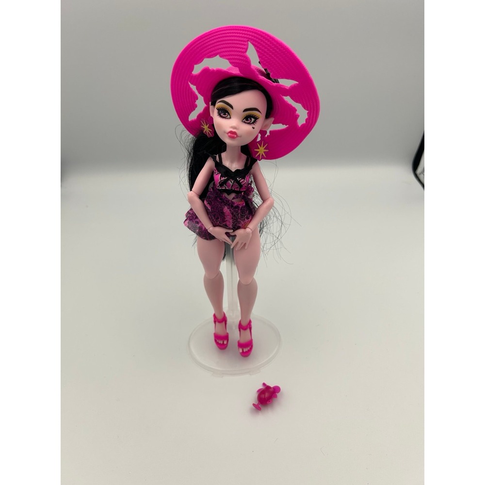 Monster High Scare-aside Island Draculaura fashion doll
